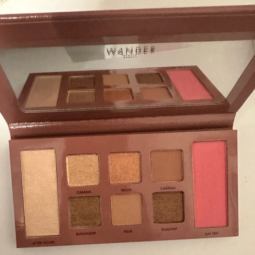 Wander Beauty Getaway Palette Eyeshadow, Blush, and Highlighter NEW